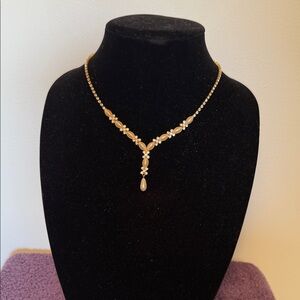 Elegant Gold Necklace with Pearl Accents